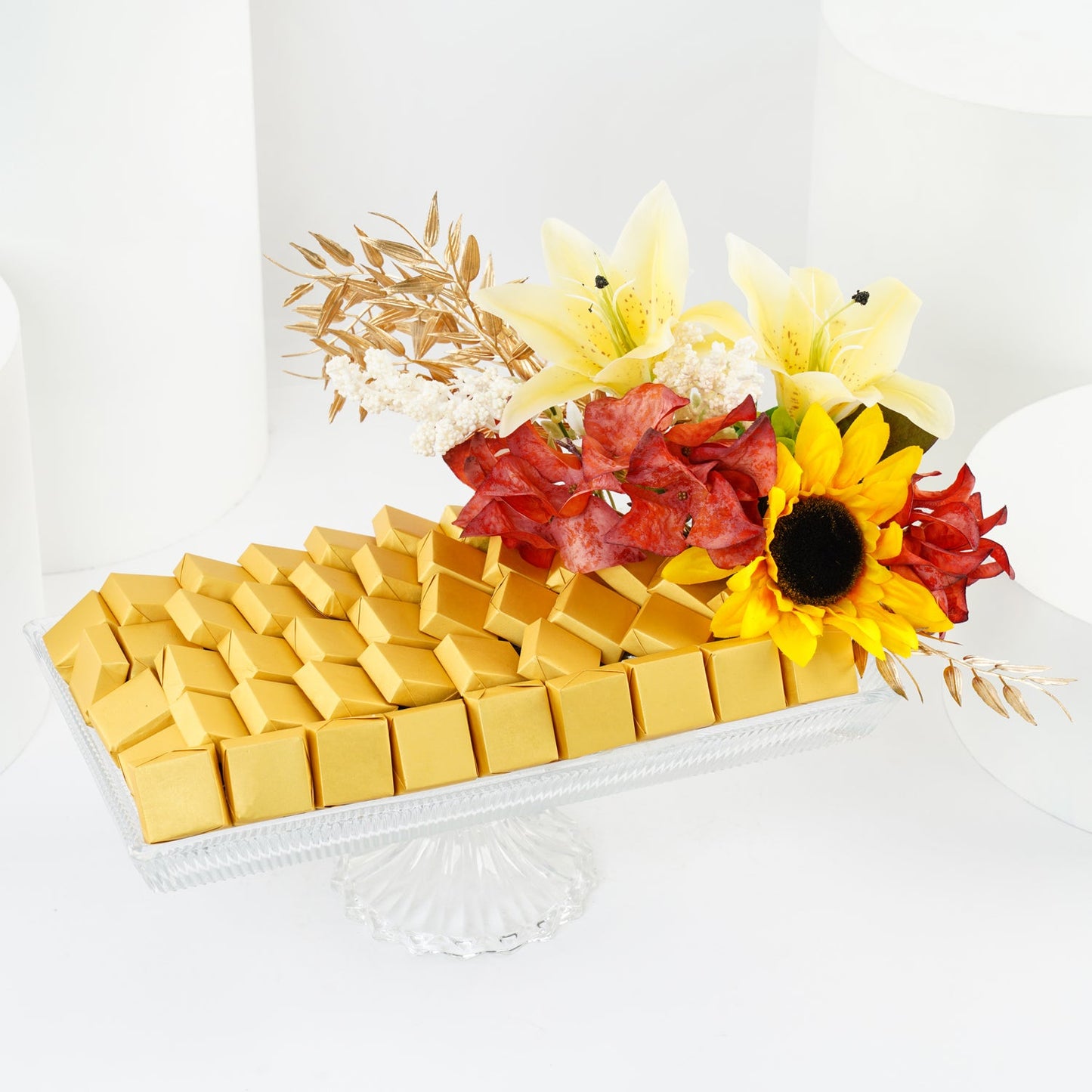 صينية ورد و شوكولاتة ذهبية