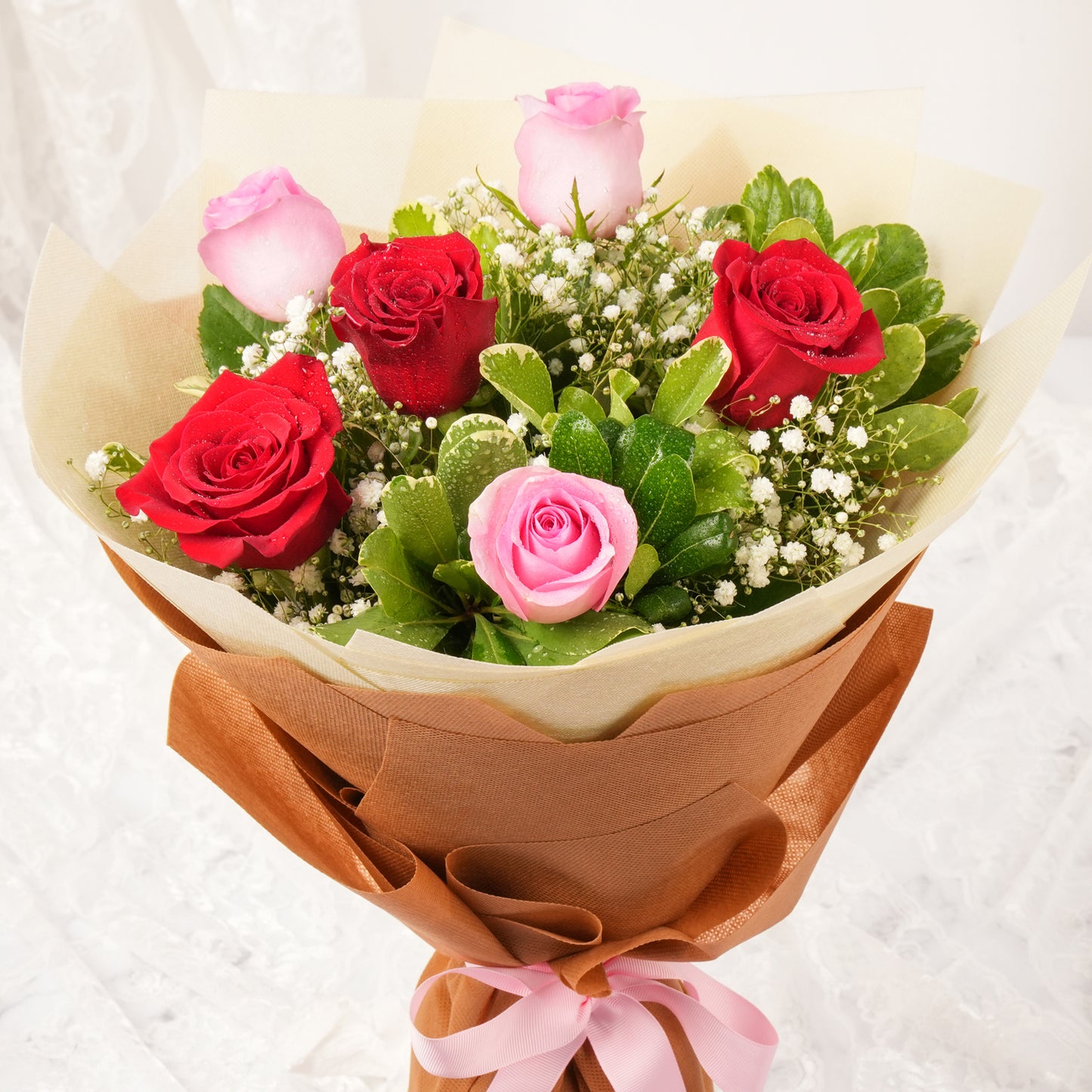 Delicate Roses Flower Bouquet n Chocolate Cake
