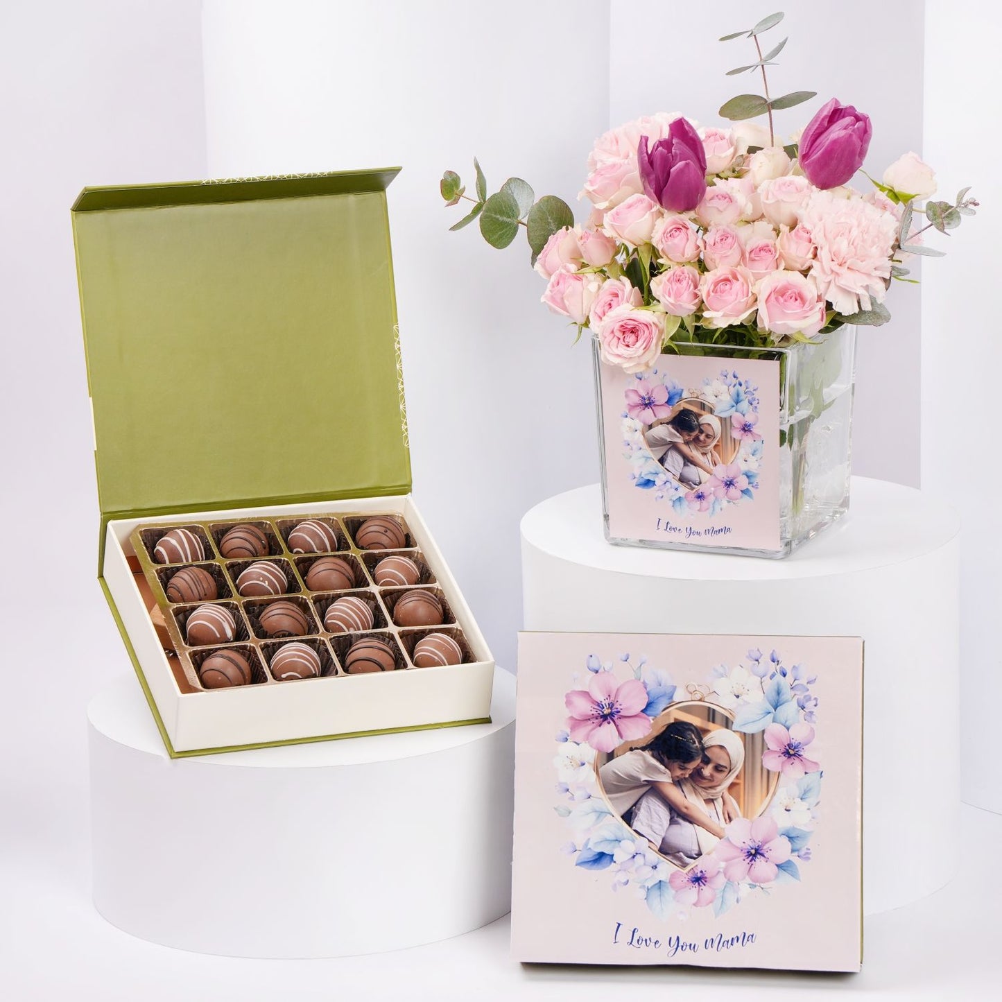 Love You Mama Personalised Flowers n Chocolates