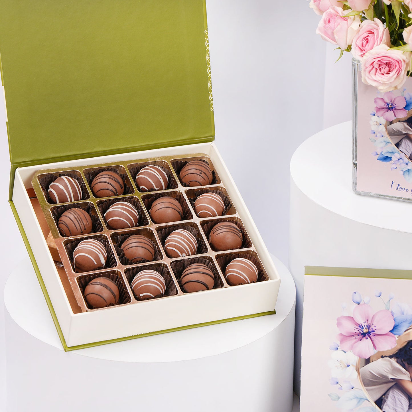 Love You Mama Personalised Flowers n Chocolates