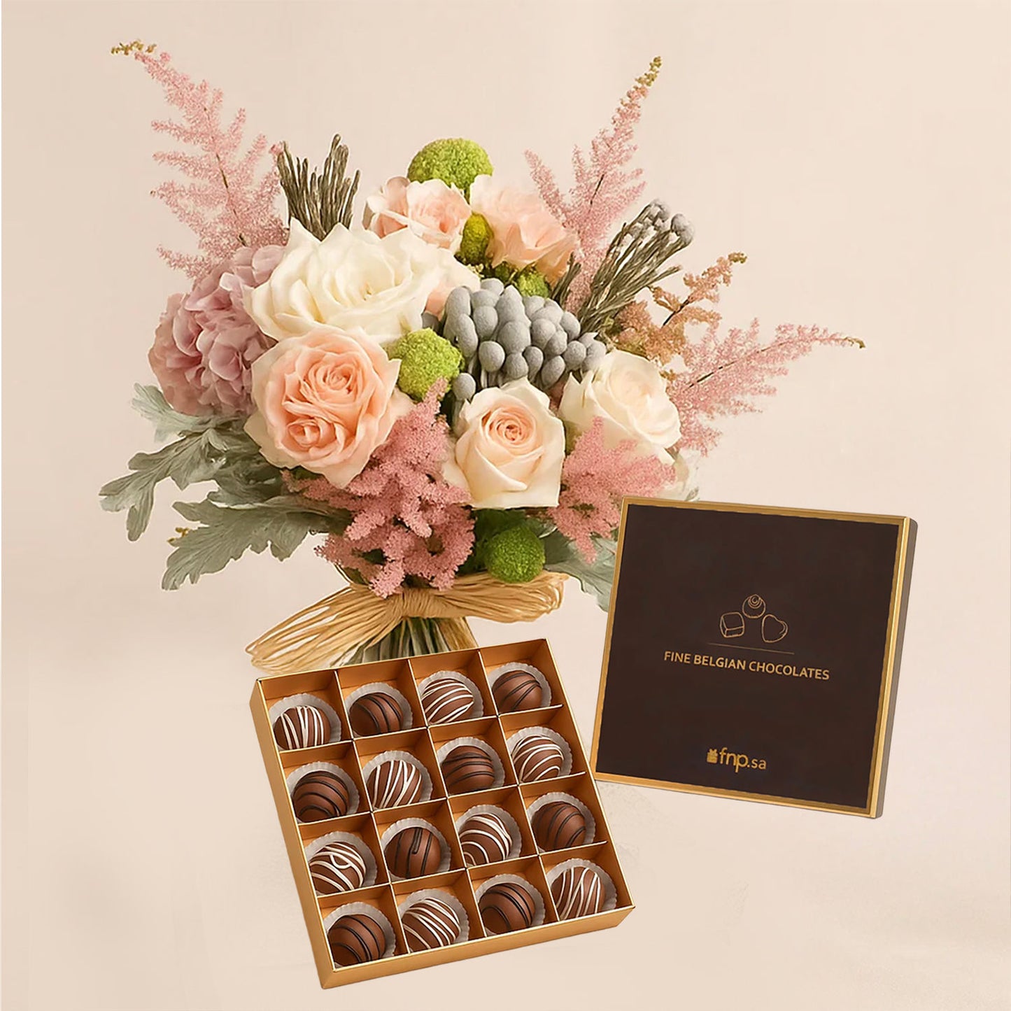 باقة ورد بتلات الباستيل مع علبة شوكولاتة