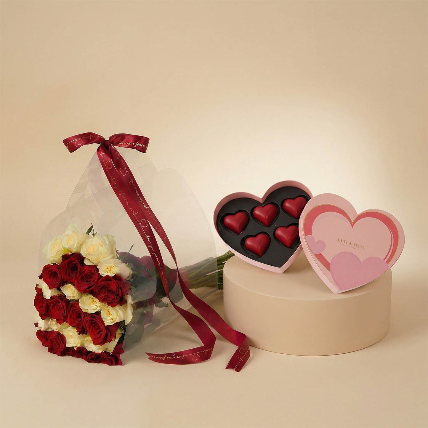 شنطة ورد أنيقة مع علبة قلب الشوكولا