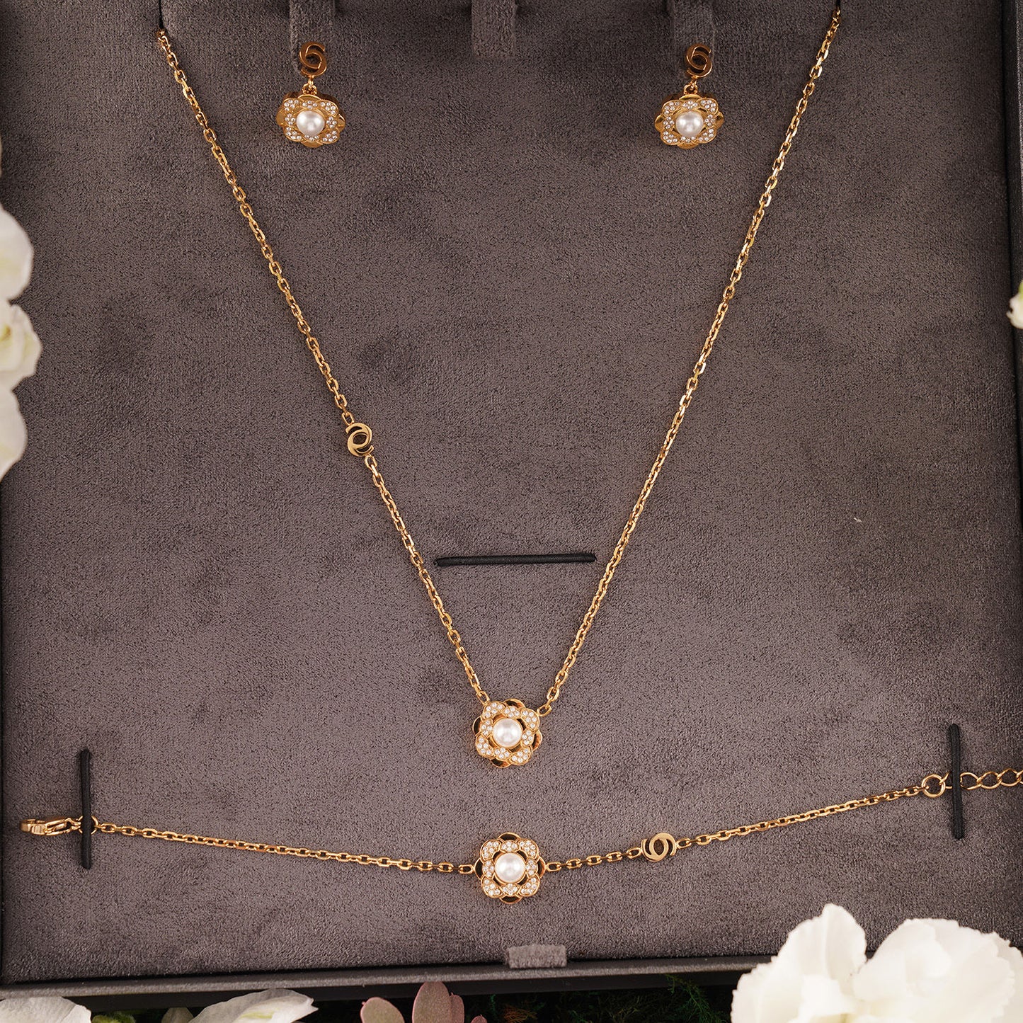 White Flower Stand with Cerruti Jewelry Set