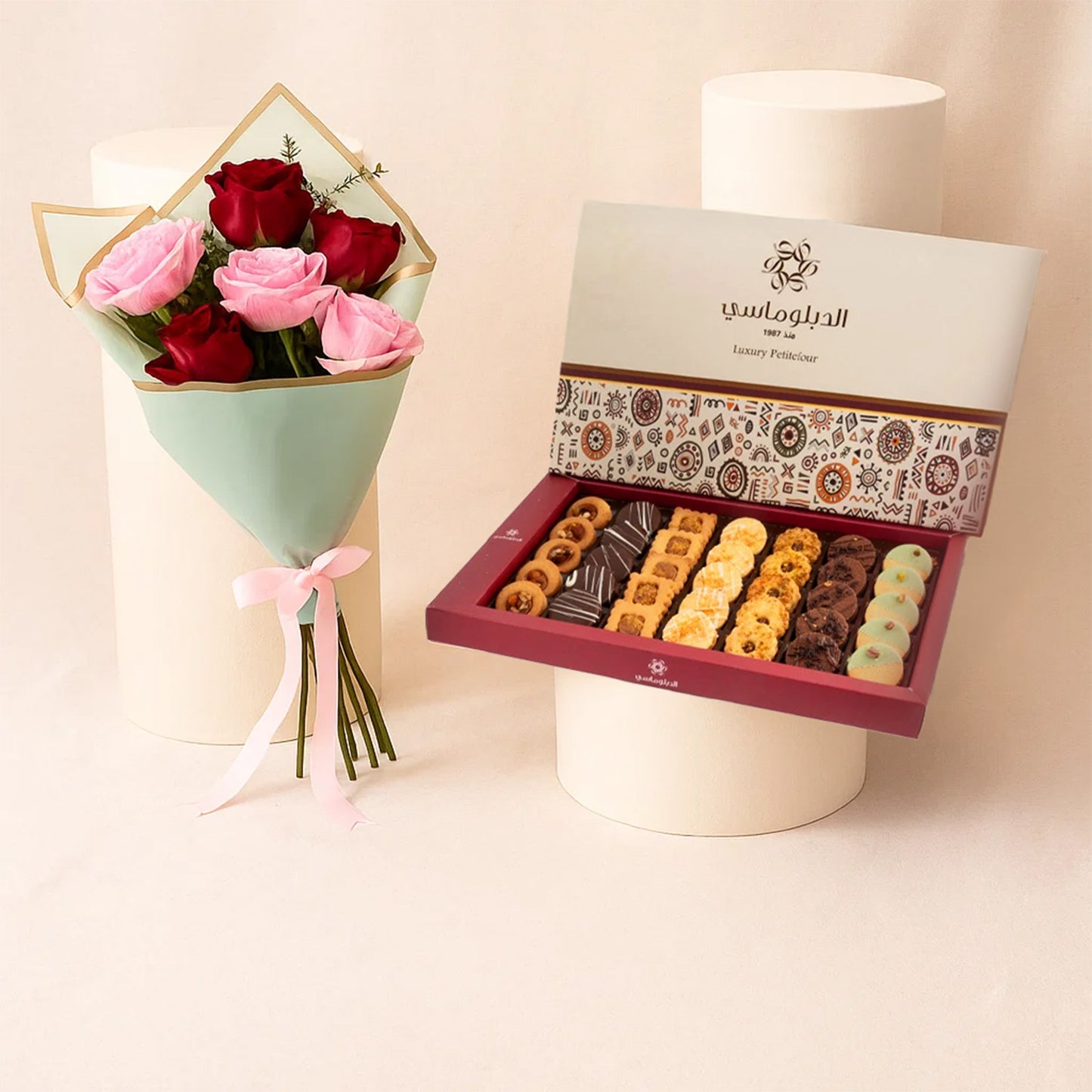 Diplomat Petitefour Luxury Box n Rose Bouquet