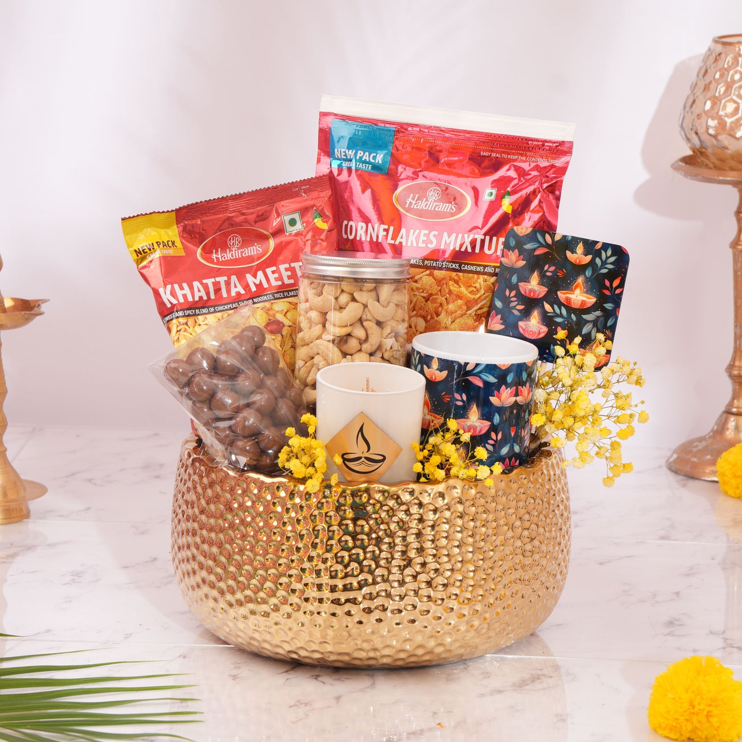 فازة هدايا سناكات مع مق مطبوع