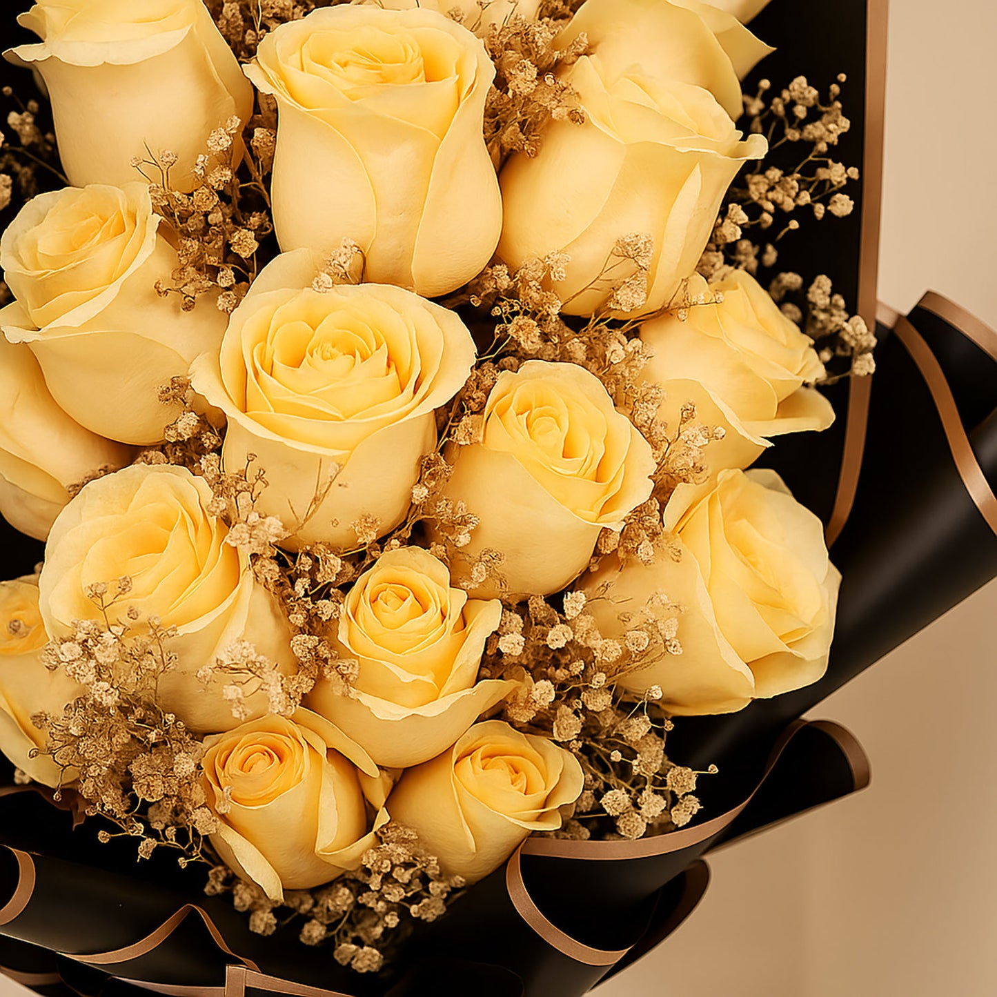 20 Peach Roses Bouquet In Black Wrap