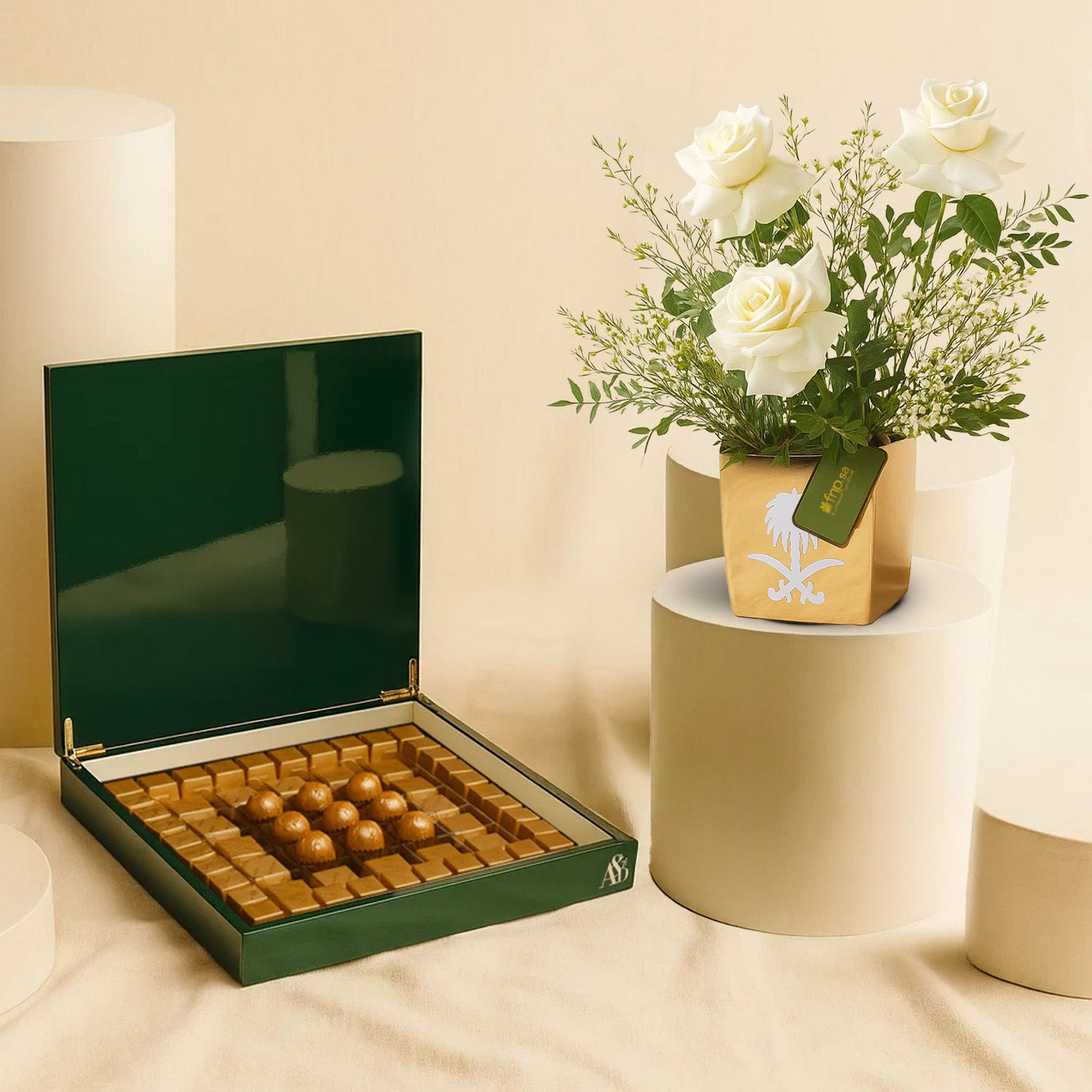 Saudia White Roses Vase