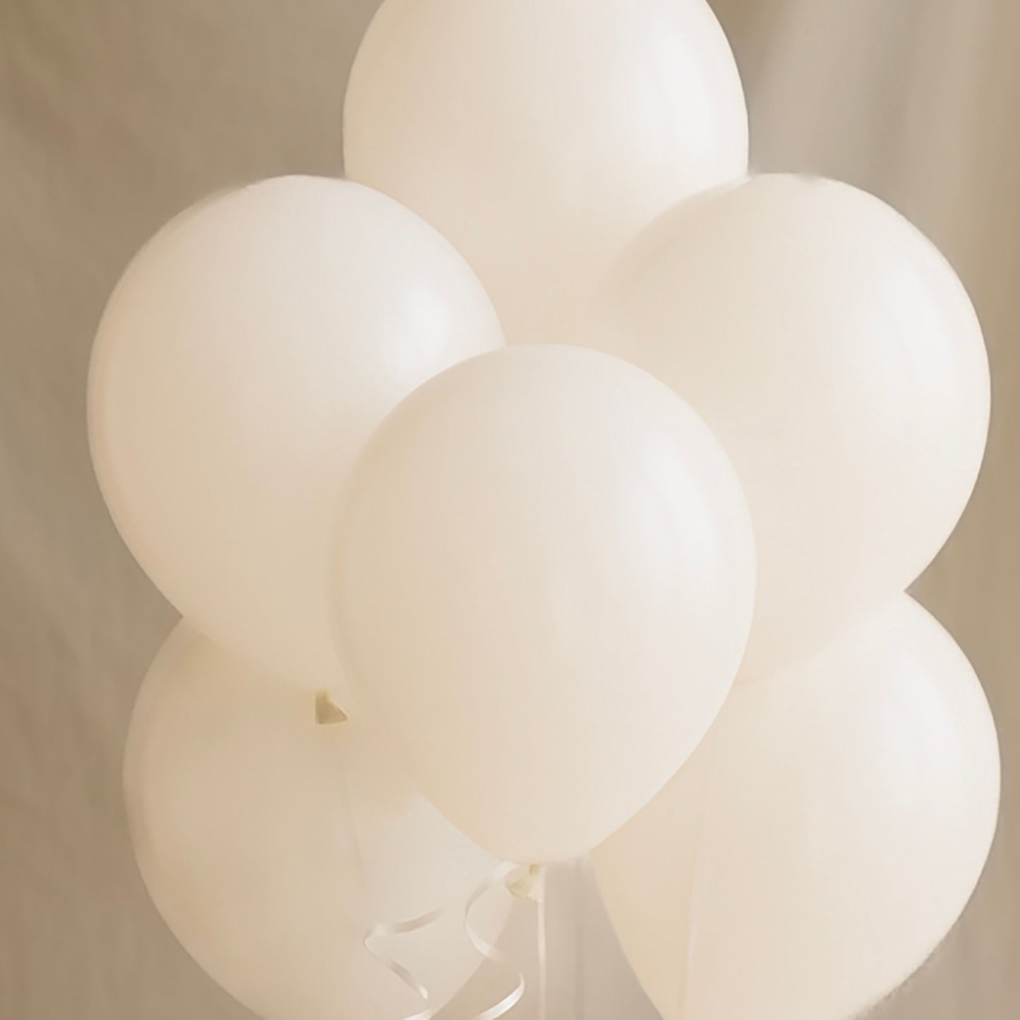طقم بالونات هيليوم لون ابيض