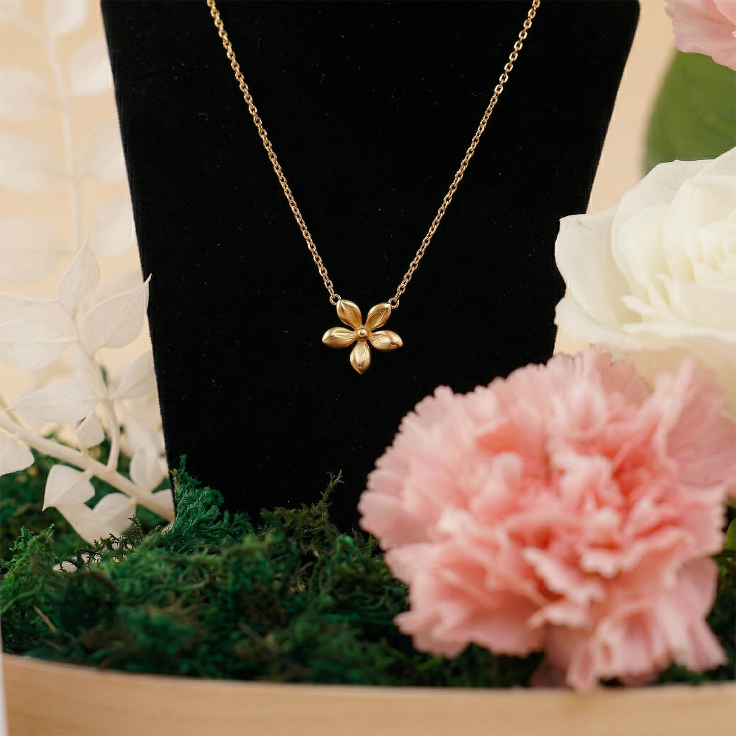 Fontenay Necklace Flower Pendant Floral Tray