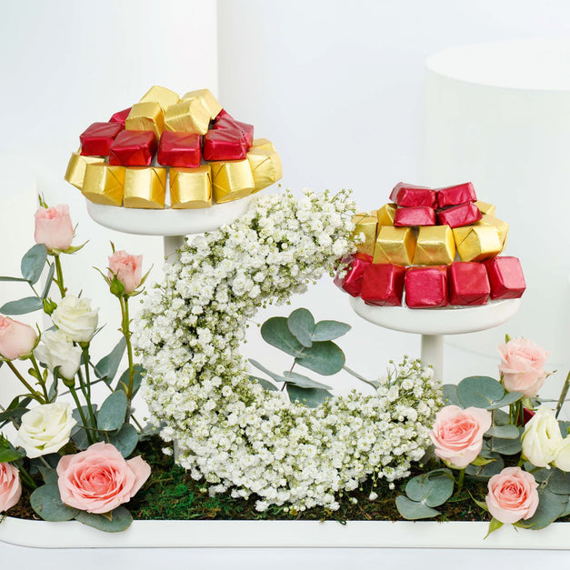 صينية تقديم ورد زهرية و شوكولاتة