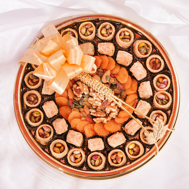 طبق حلويات عربية فاخر