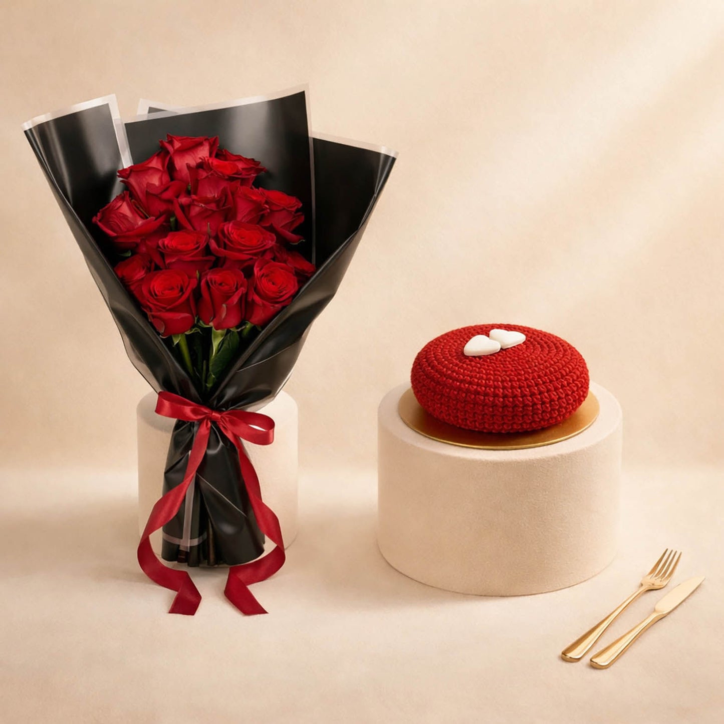 Love Expression Red Rose Bouquet n Valentine Cake