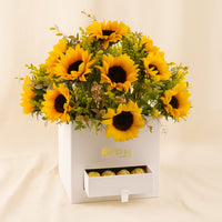 بوكس ورد ملكي | دوار الشمس مع الشوكولاتة