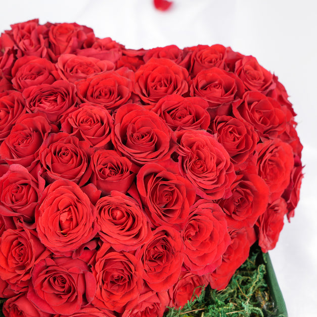 قلب ورود سبري روز مع شوكولاتة