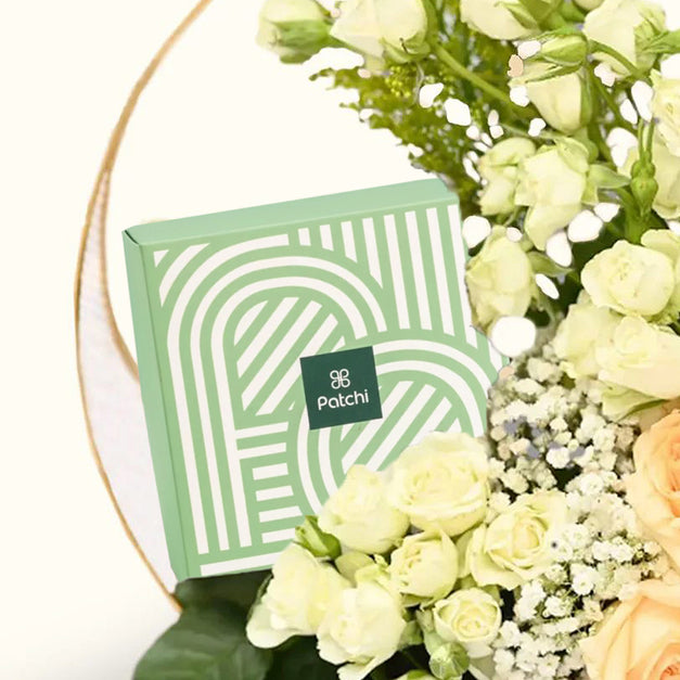 سلة ورد ابيض ناعم مع شوكولاتة باتشي