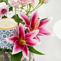 بوكس زنابق زهرية مع شمعة معطرة