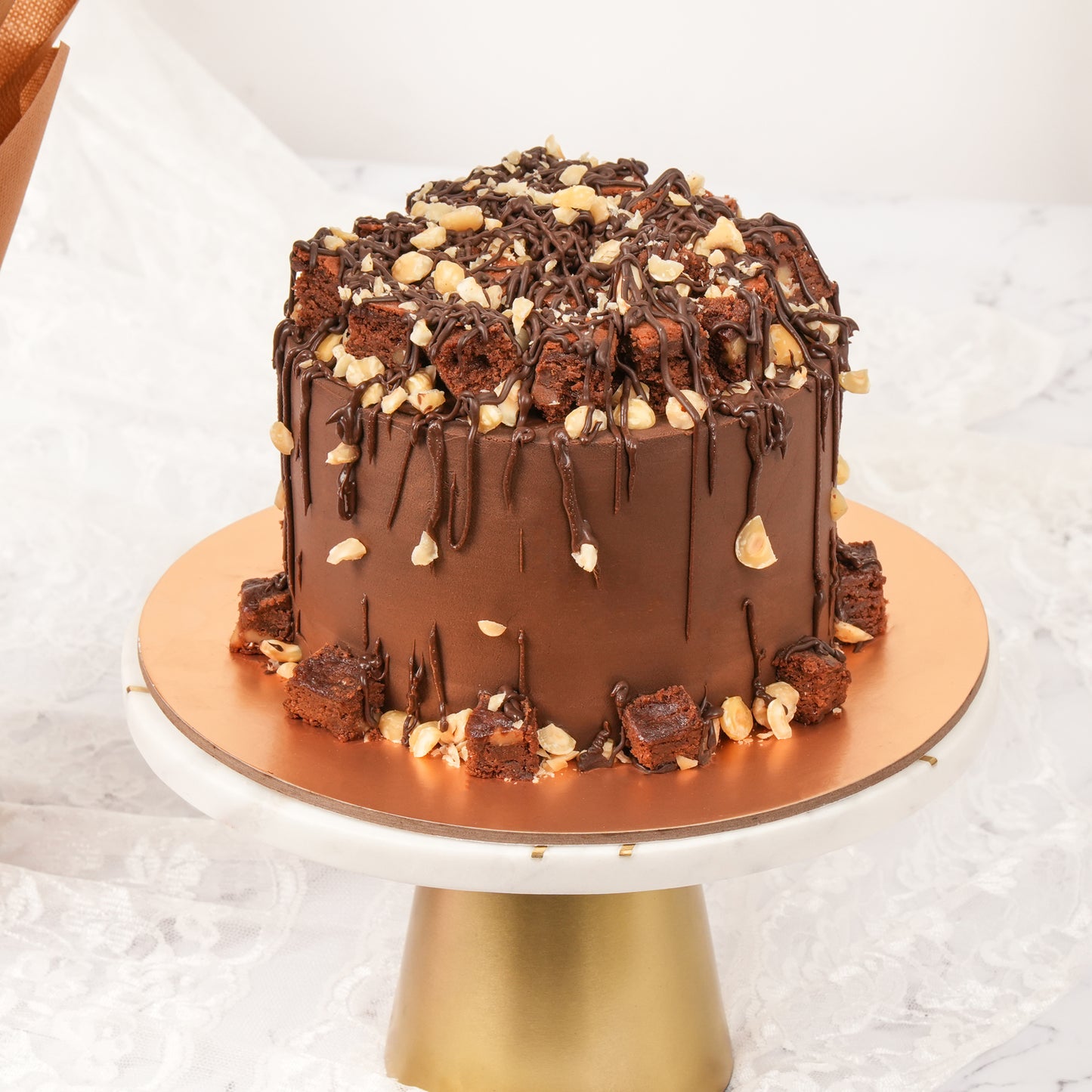 Delicate Roses Flower Bouquet n Chocolate Cake