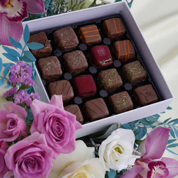 AANI & DANI Cube Cake n Flower Box