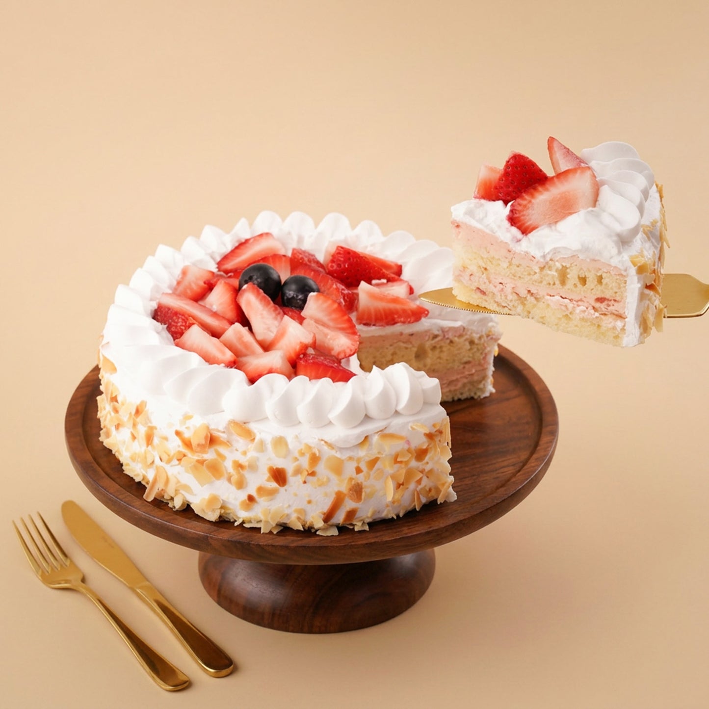 Strawberry Almond Flakes Cake