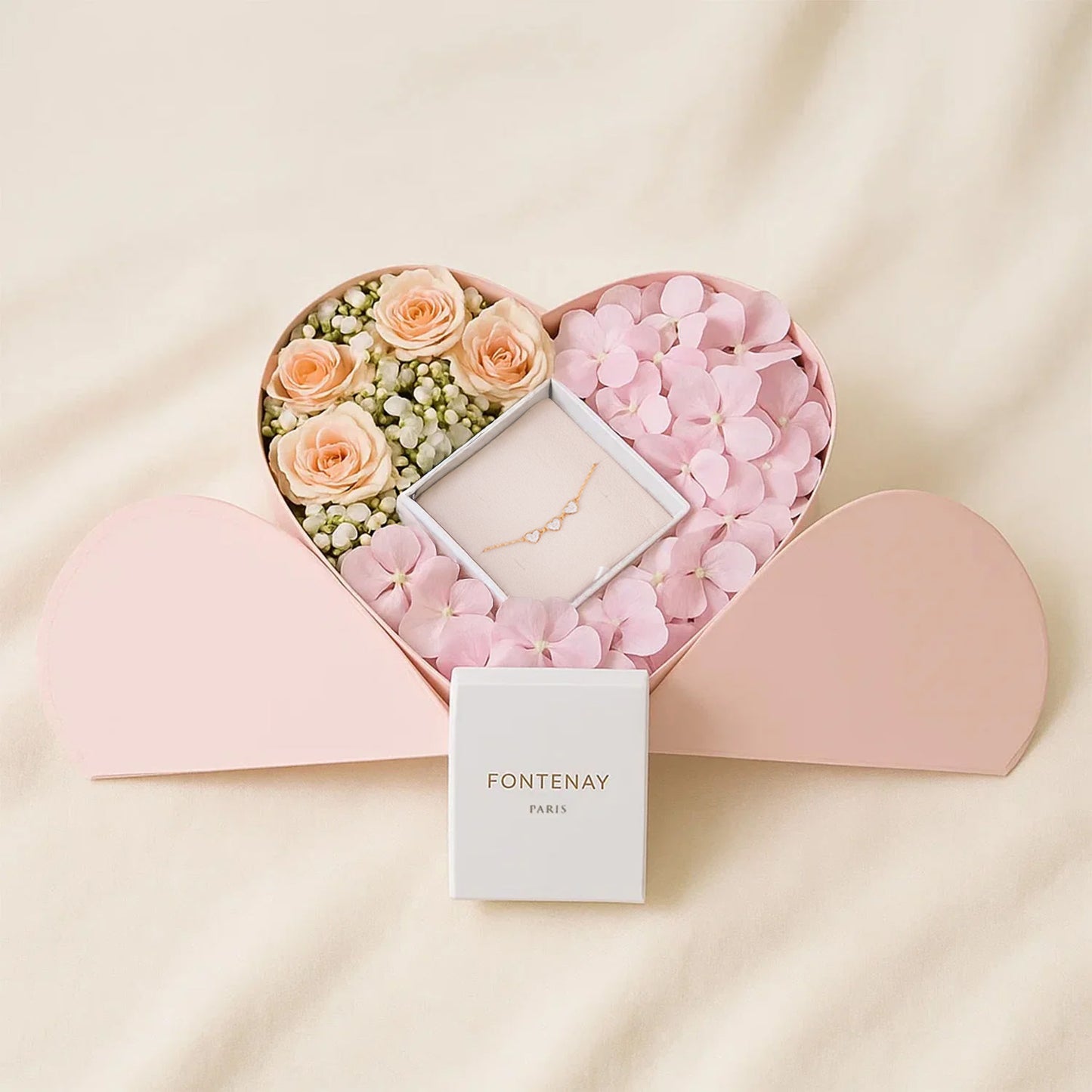 إسورة نسائية فونتيناي باريس مع بوكس قلب الورود