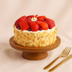 Almond Flakes Cake With Strawberries 