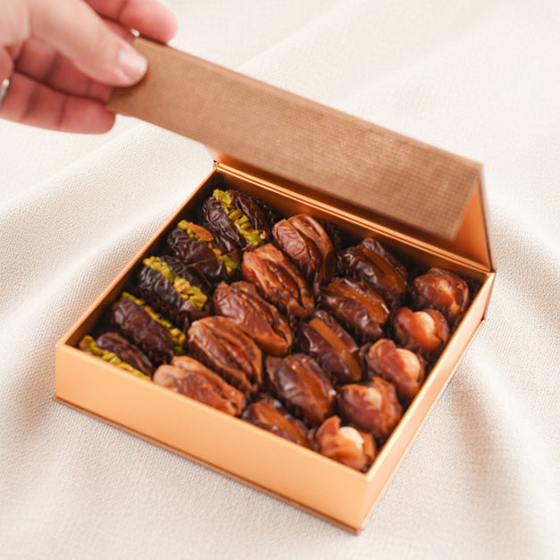 علبة تمور بتيل و فازة هيدرانجيا