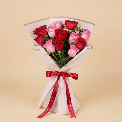 باقة ورد أحمر ووردي مع تاق لوف