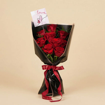 بوكيه فالنتاين ورد أحمر مع تاق حب