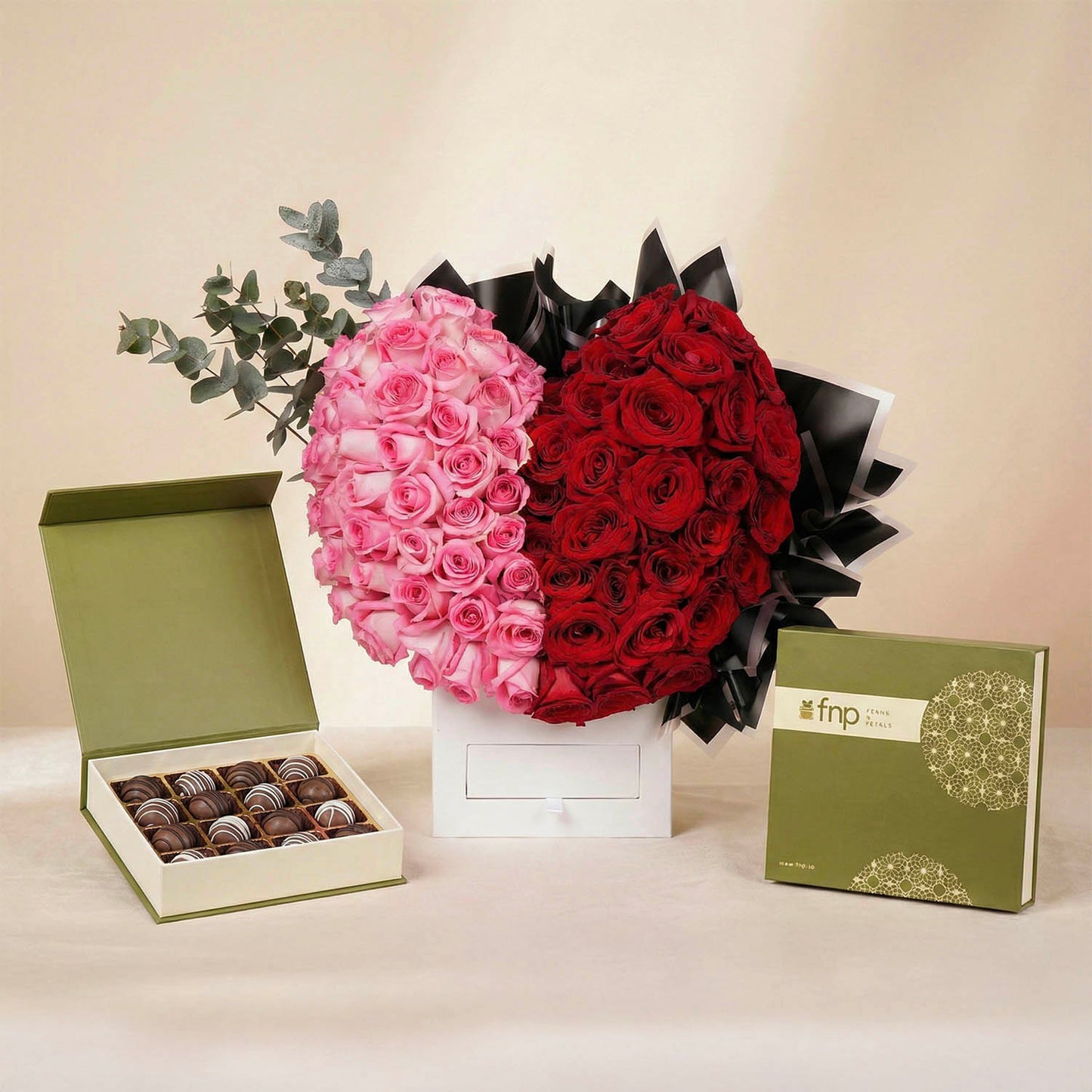 وعد الحب | ورد أحمر ووردي شكل قلب