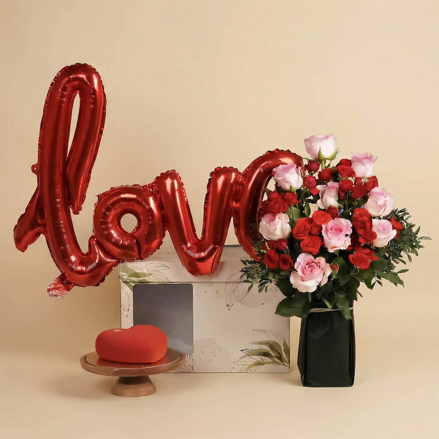 LOVE Box | Roses & Cake for Valentine Day