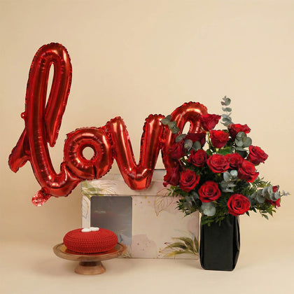 LOVE Box | Roses & Chocolate Cake for Valentine