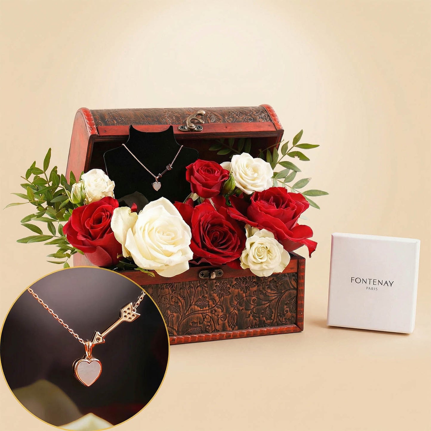 عقد فونتناي قلب وسهم مع بوكس ورد جوري