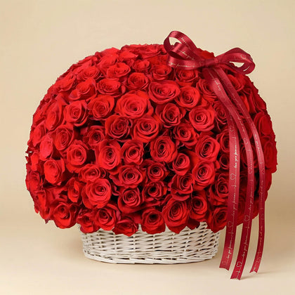 199 وردة حمراء في سلة سيمفونية الحب