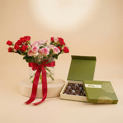 مزهرية ورود فالنتاين مع علبة شوكولاتة