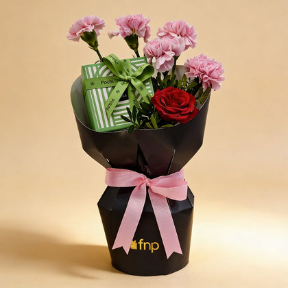 ورد قرنفل و جوري مع علبة باتشي هدية عيد الحب