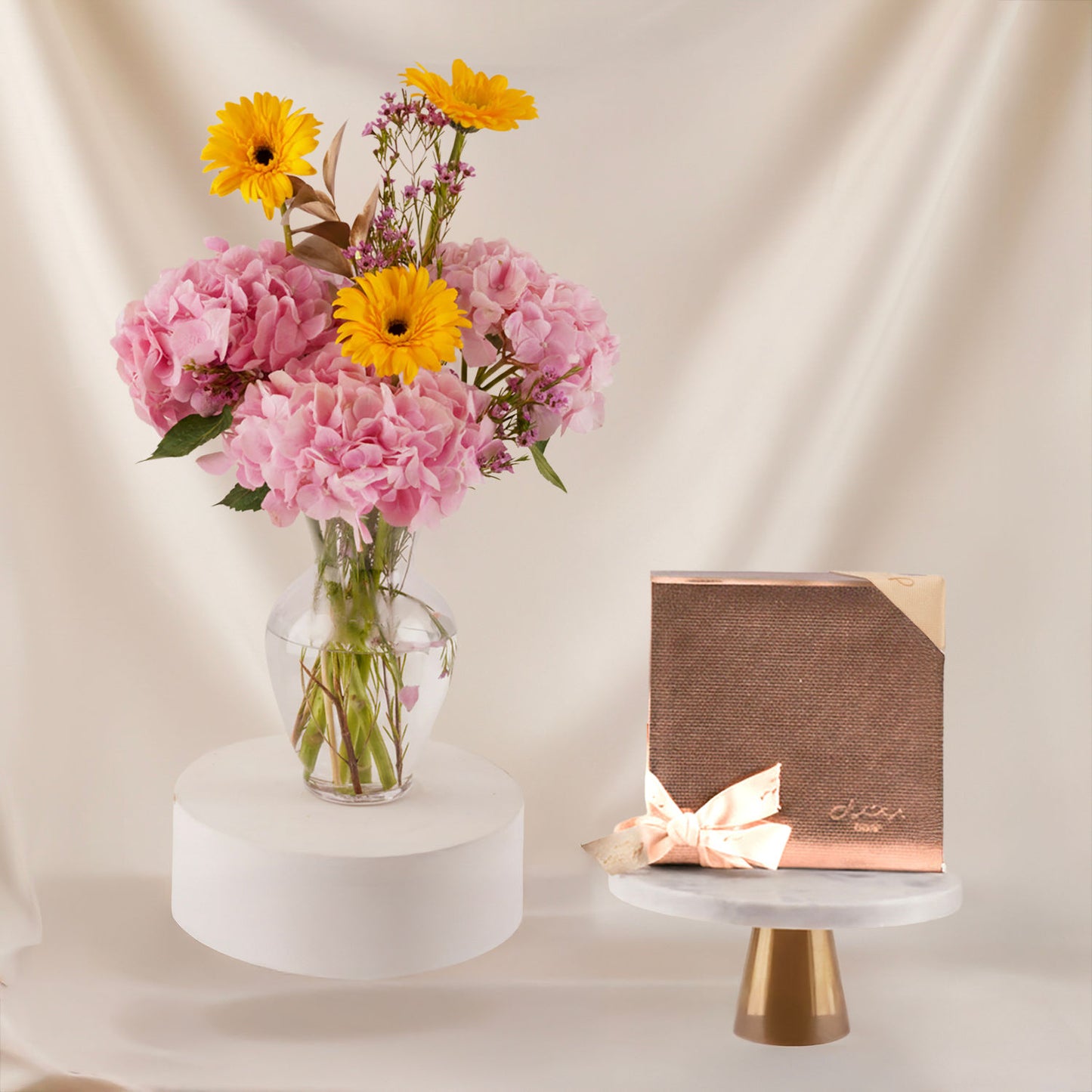 Bateel Box n Blooming Hydrangea Vase