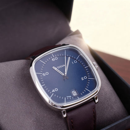 ورد أزرق مع ساعة تيتان هدية رجالية