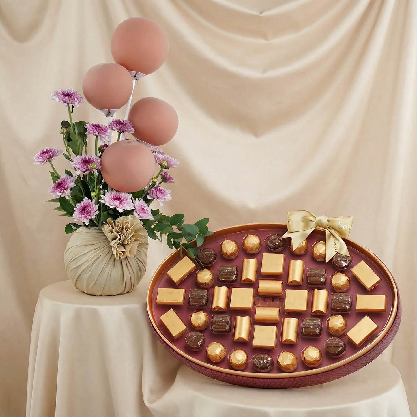 علبة شوكولاتة بستاني مع مزهرية أقحوان