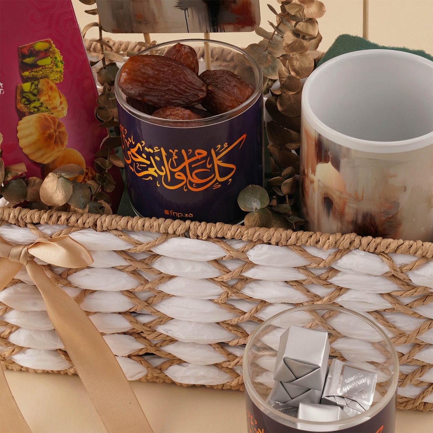Mug Set with Ramadan Treats Basket
