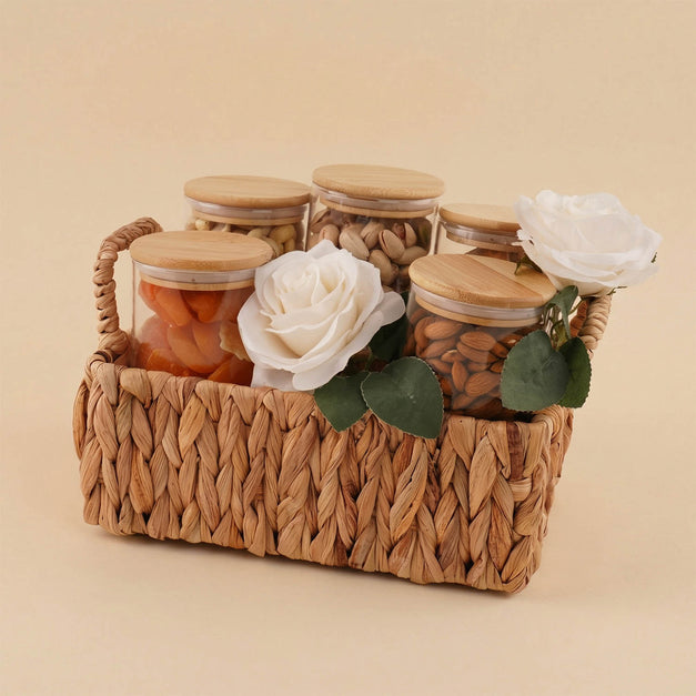 سلة رمضان | مكسرات و فواكه مجففة مع ورد أبيض