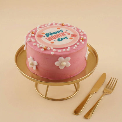 ميني كيك يوم المرأة مزين بالورد