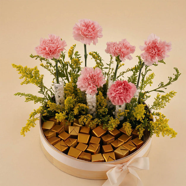 بوكس شوكولاتة مع زهرات القرنفل