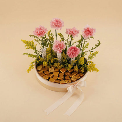 بوكس شوكولاتة مع زهرات القرنفل