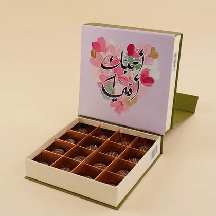 فازة ورد واقحوان مع شوكولاتة هدية للام