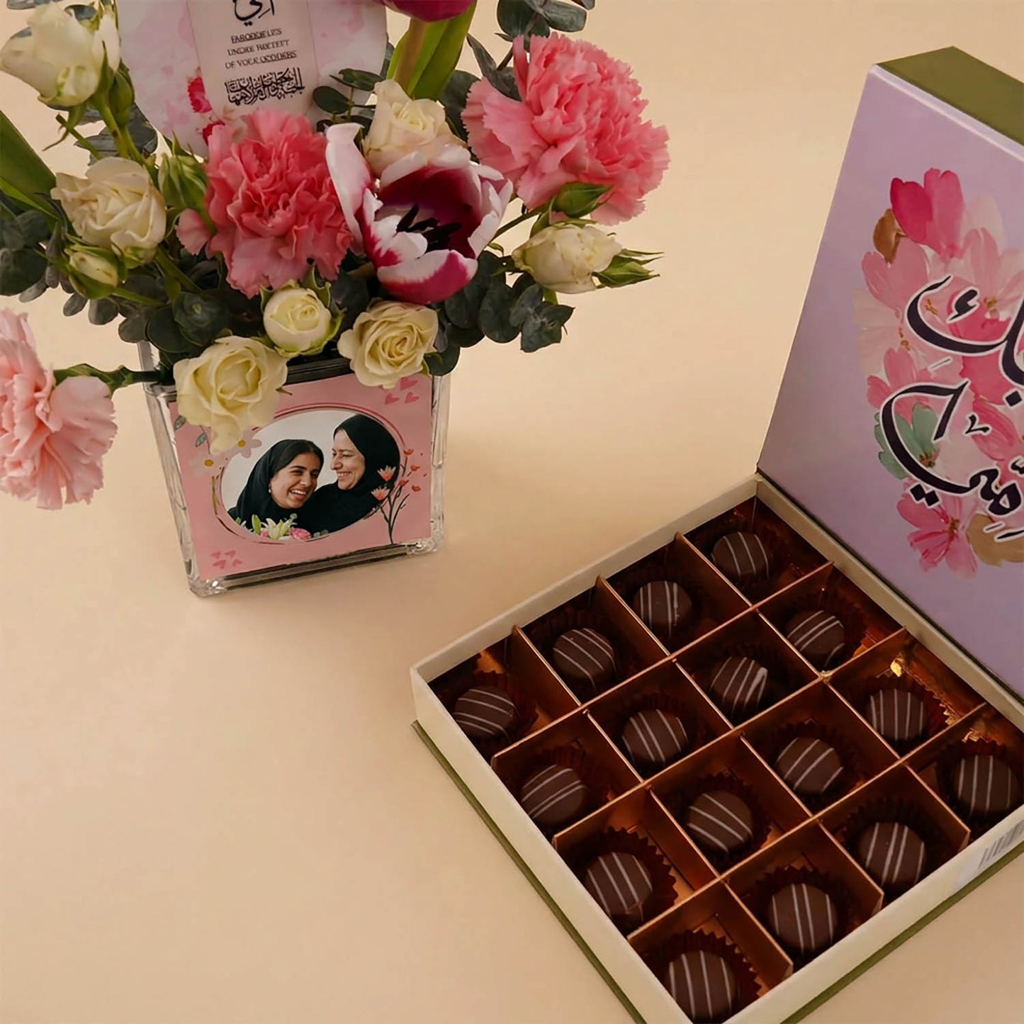 Customized Mothers Day Flower Vase with Chocolate