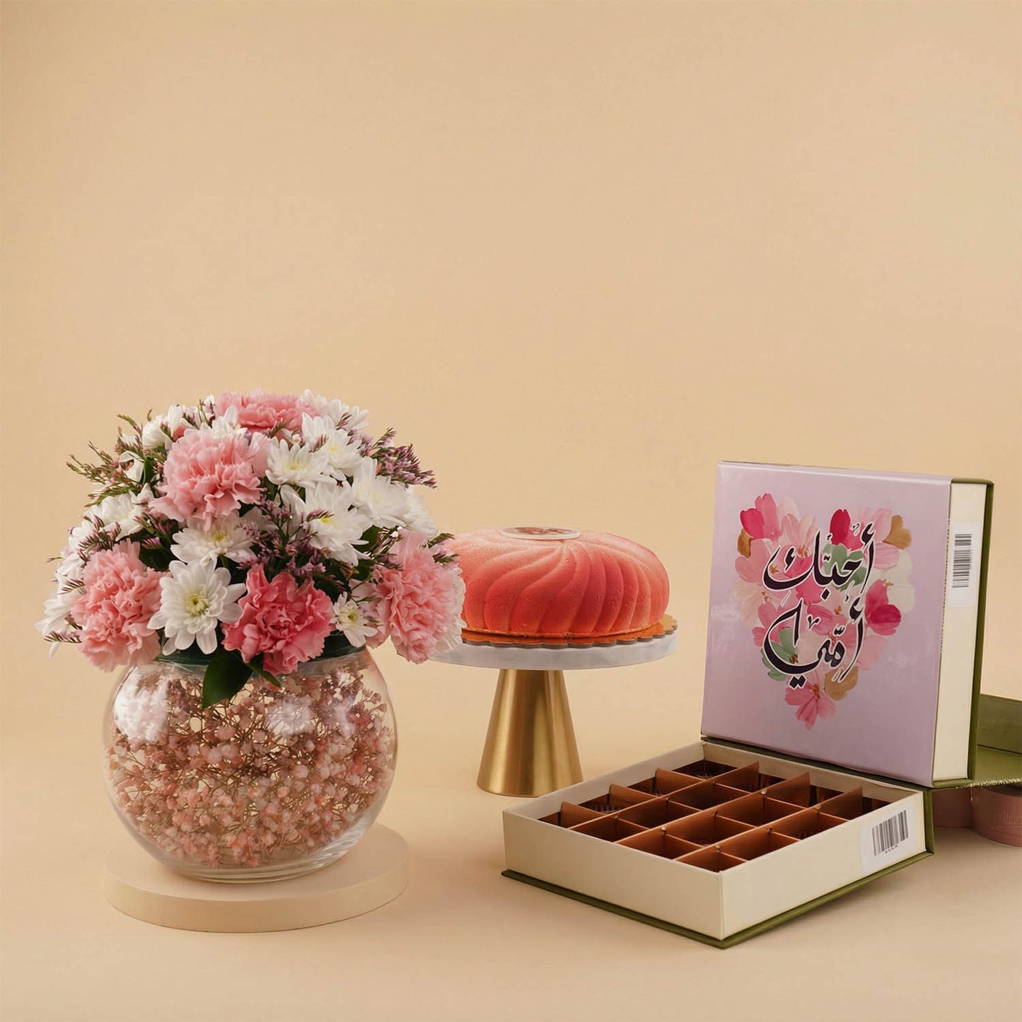 Noor Al Bait Vase with Cake & Chocolates for Mom