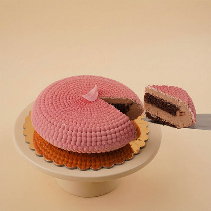 كيك موس شوكولاتة وردي بتصميم مميز