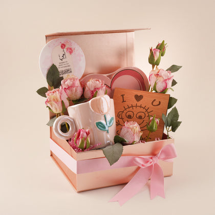 مفاجأة عيد الأم بوكس ورد وهدايا