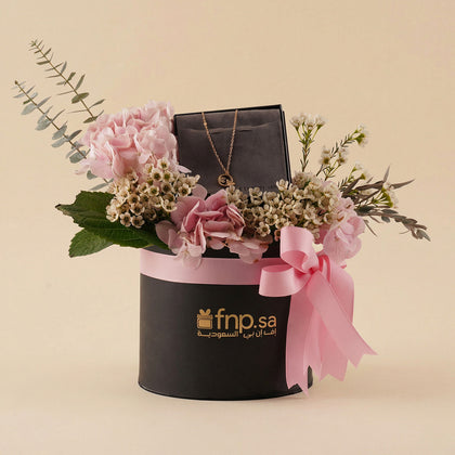 بوكس هيدرانج وردي مع عقد شيروتي