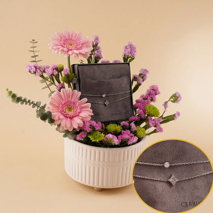 اسورة شيروتي فضية مع فازة جربيرا